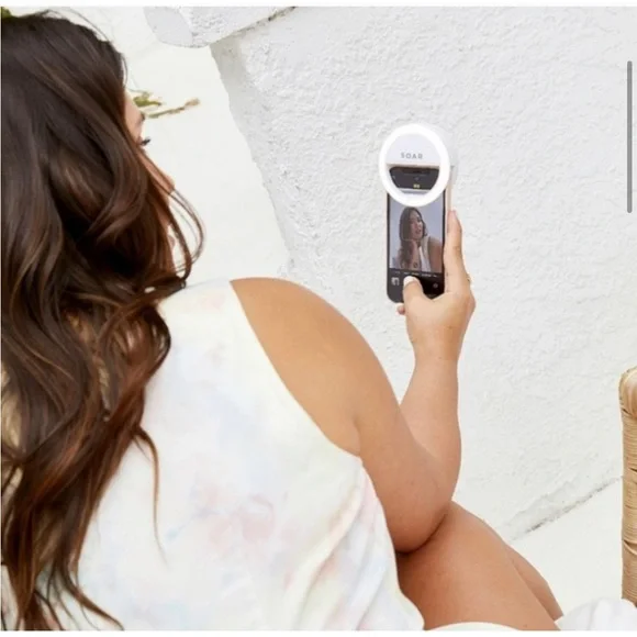 SOLD 🆕 SOAR Tech Elevated Clip-On Selfie Ring Light - Picture 2 of 4